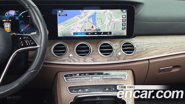 Mercedes-Benz E-Class 2021 — Şəkil 13/32
