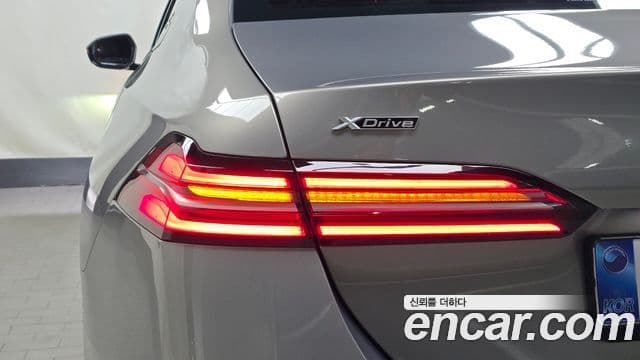 BMW 5 Series 2025 — ფოტო 17/32