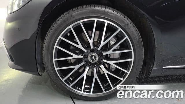 Mercedes-Benz S-Class 2023 — Photo 19/31