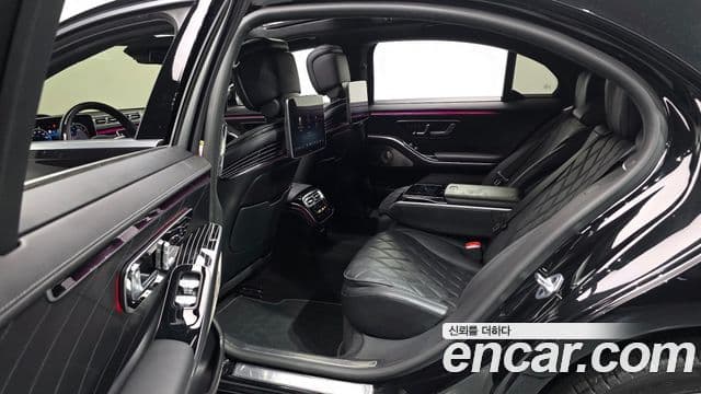 Mercedes-Benz S-Class 2023 — Photo 8/31