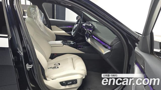 BMW 5 Series 2025 — Şəkil 14/32