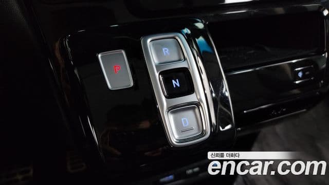 Hyundai Staria 2024 — Photo 13/34