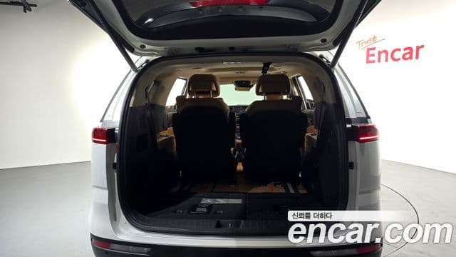 Kia Carnival 2021 — Фото 19/20