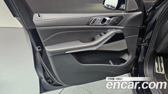 BMW X5 2023 — ფოტო 26/32