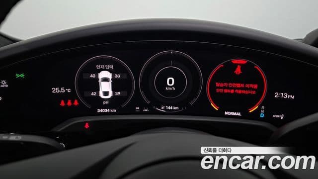 Porsche Taycan 2024 — ფოტო 6/35