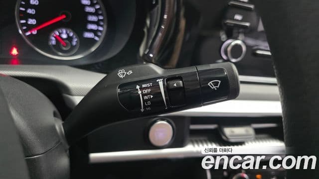 Kia K5 2020 — ფოტო 32/35