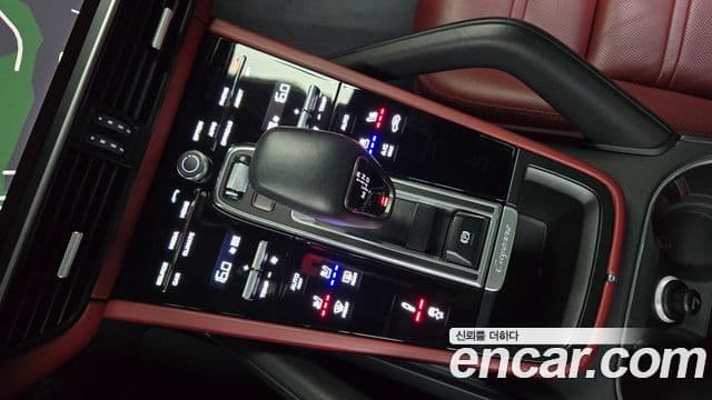 Porsche Cayenne 2022 — Şəkil 28/34