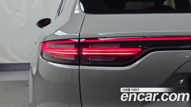 Porsche Cayenne 2022 — Şəkil 24/34