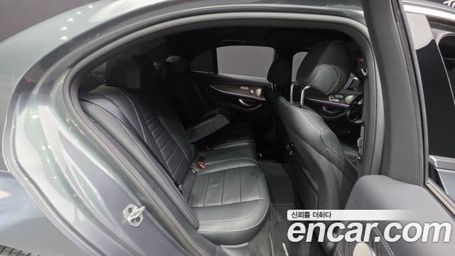 Mercedes-Benz E-Class 2022 — Фото 18/20