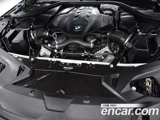 BMW 8 Series 2023 — Фото 19/20