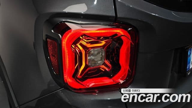 Jeep Renegade 2023 — ფოტო 6/37