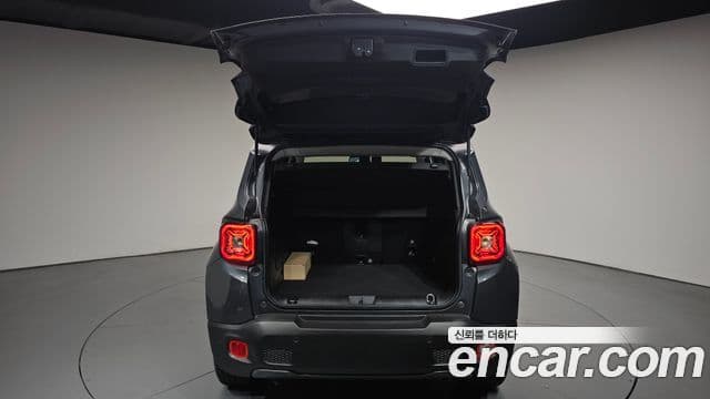 Jeep Renegade 2023 — ფოტო 12/37