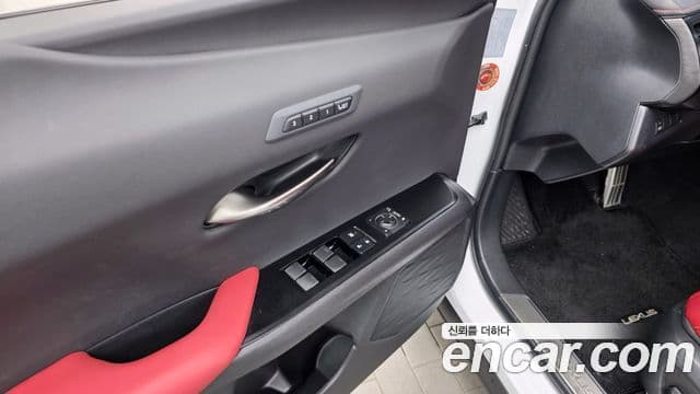 Lexus UX250h 2020 — Photo 23/32
