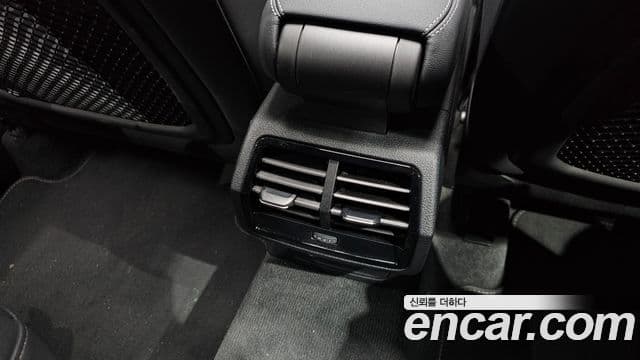 Audi Q3 2022 — Şəkil 25/35