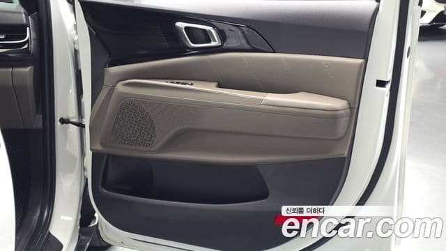Kia Carnival 2024 — Şəkil 35/38