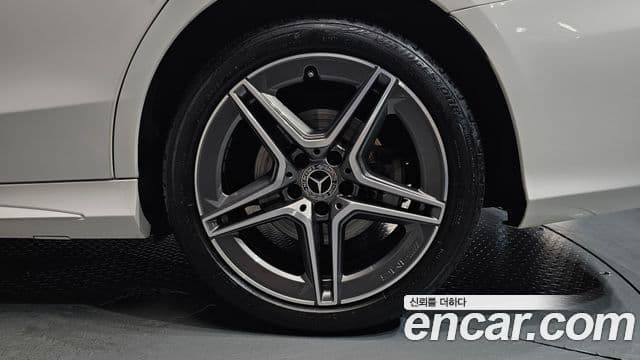 Mercedes-Benz C-Class 2020 — Şəkil 27/35