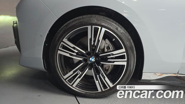 BMW i7 2024 — Photo 12/32