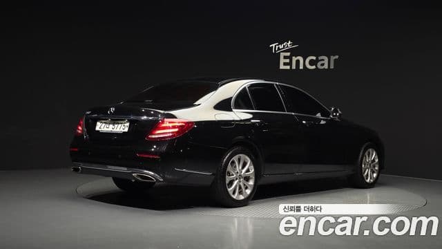 Mercedes-Benz E-Class 2018 — Photo 15/20