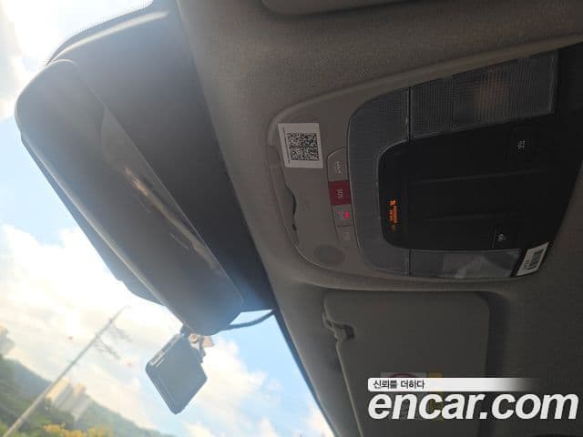 Kia Niro 2022 — Фото 17/20
