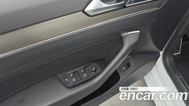 Volkswagen Arteon 2019 — ფოტო 27/34
