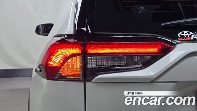 Toyota RAV4 2019 — Şəkil 26/30