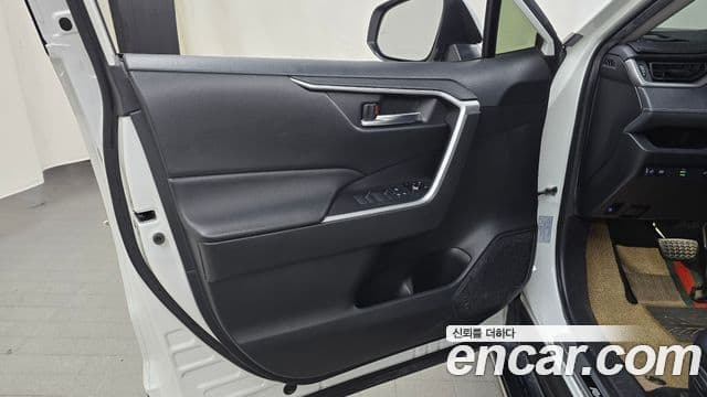 Toyota RAV4 2019 — Şəkil 29/30