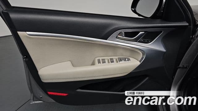 Genesis G70 2019 — Şəkil 28/33