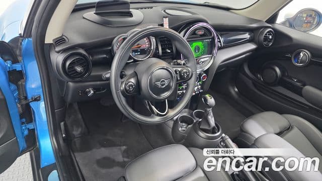 Mini Cooper 2019 — Photo 8/20