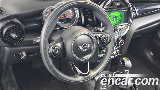 Mini Cooper 2019 — Photo 2/20
