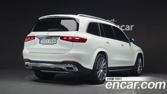 Mercedes-Benz GLS-Class 2025 — Photo 32/36