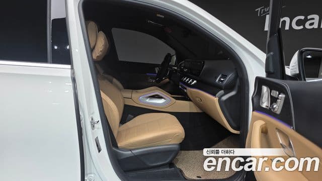 Mercedes-Benz GLS-Class 2025 — Photo 29/36
