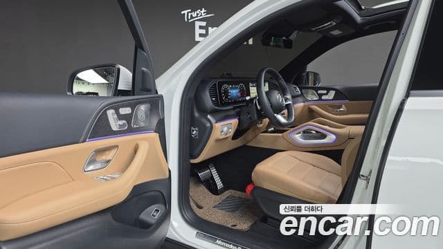 Mercedes-Benz GLS-Class 2025 — Photo 8/36