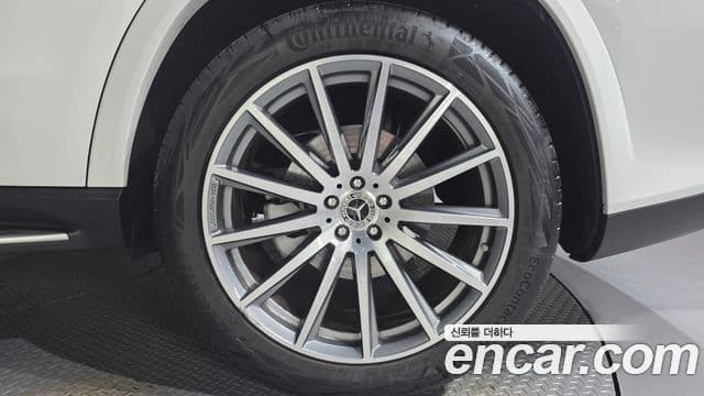Mercedes-Benz GLS-Class 2025 — Photo 16/36