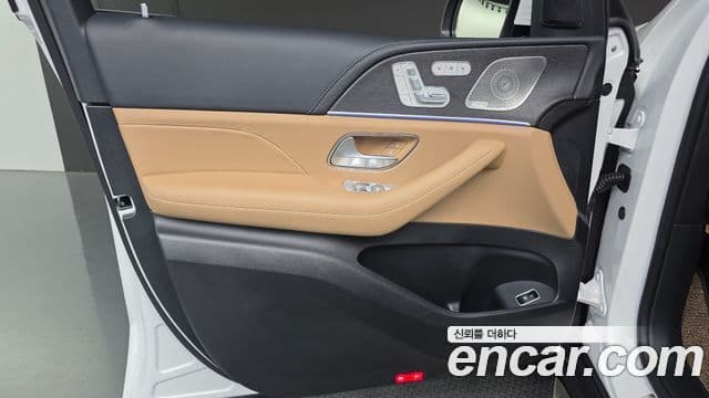 Mercedes-Benz GLS-Class 2025 — Photo 27/36