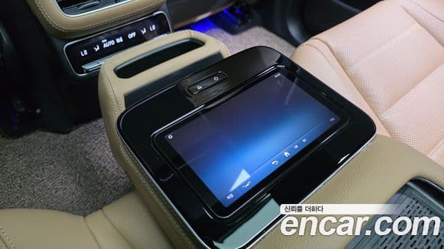 Mercedes-Benz GLS-Class 2025 — Photo 33/36