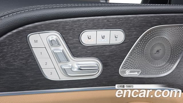 Mercedes-Benz GLS-Class 2025 — Photo 1/36