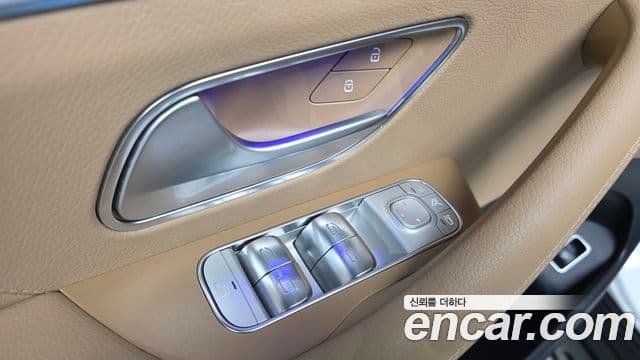 Mercedes-Benz GLS-Class 2025 — Photo 22/36