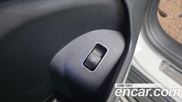 Mercedes-Benz GLS-Class 2025 — Photo 24/36