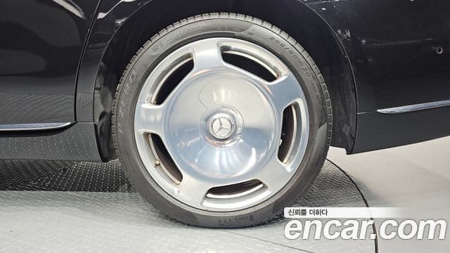 Mercedes-Benz S-Class 2023 — Photo 15/35