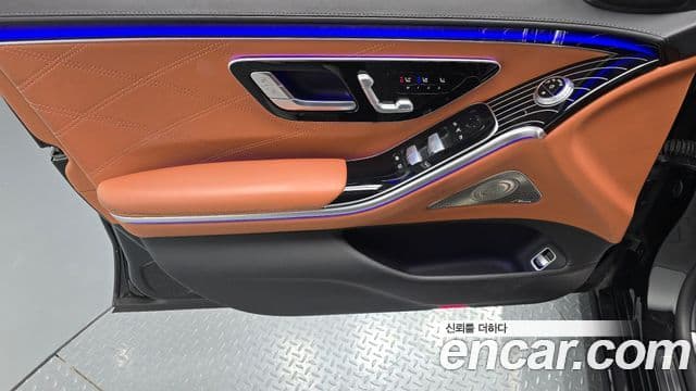 Mercedes-Benz S-Class 2023 — Photo 3/35