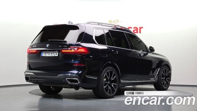 BMW X7 2022 — Photo 17/31