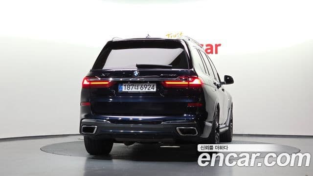 BMW X7 2022 — Photo 16/31