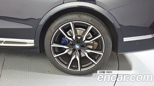 BMW X7 2022 — Photo 27/31
