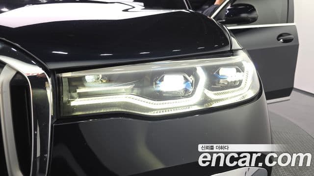 BMW X7 2022 — Photo 24/31