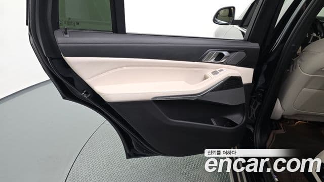 BMW X7 2022 — Photo 15/31