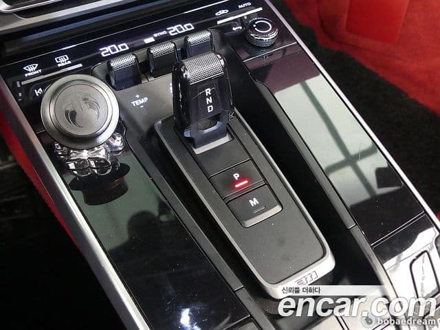 Porsche 911 2020 — Photo 1/20