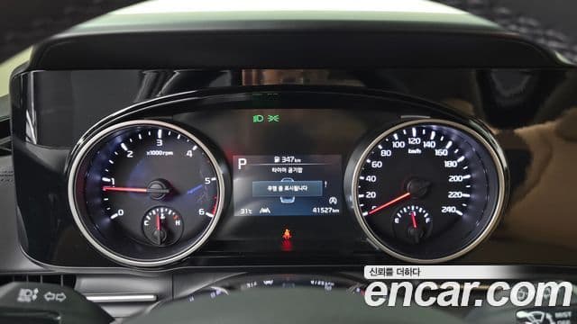 Kia Carnival 2023 — Фото 8/20