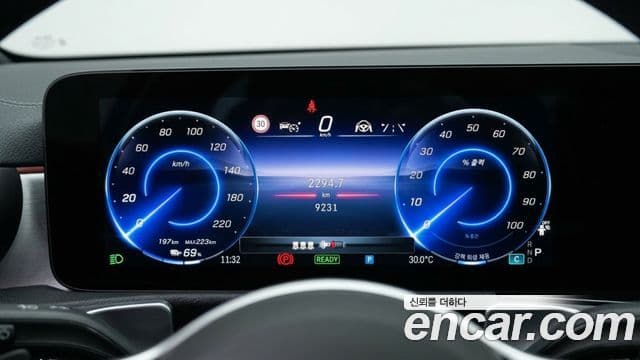 Mercedes-Benz EQB 2025 — ფოტო 1/12