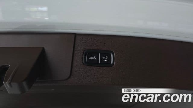 Porsche Cayenne 2019 — Photo 8/35