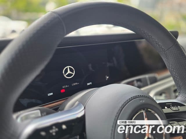 Mercedes-Benz G-Class 2025 — Photo 6/14